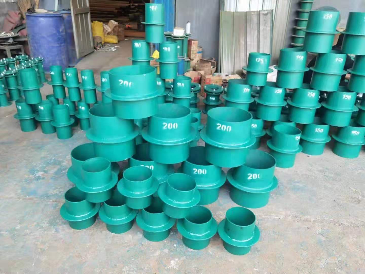 剛性防水套管的翼環寬度是由什麽決定的
